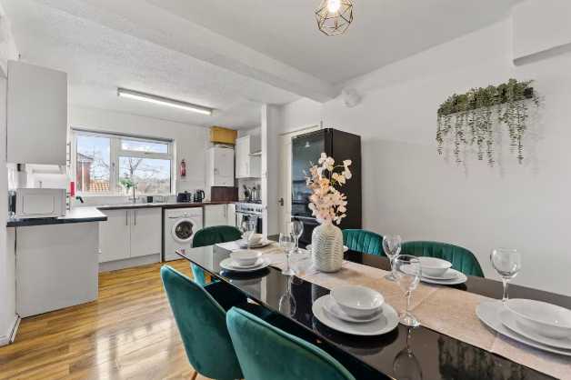 Woodleigh Gardens by Mia Partners in 115 Woodleigh Gardens, BS14 9JG - Property image 4 - VivreStays