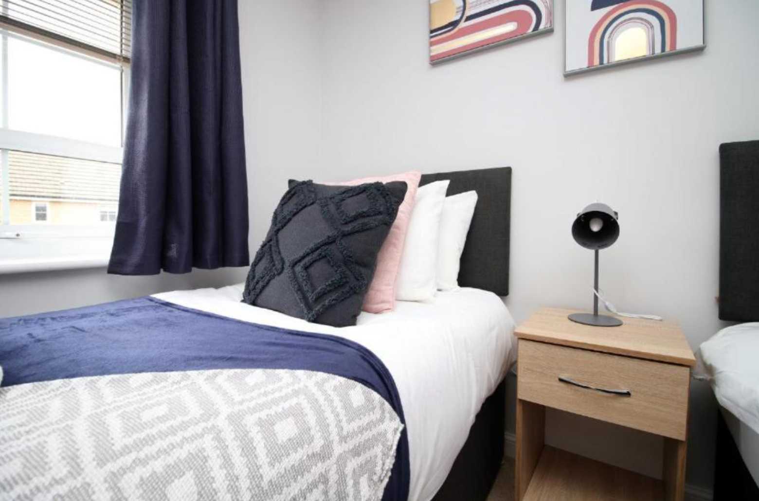 Ebbw House by Mia Partners in 25 De Haia Road, Newport, NP10 9NT, United Kingdom - Property image 5 - VivreStays