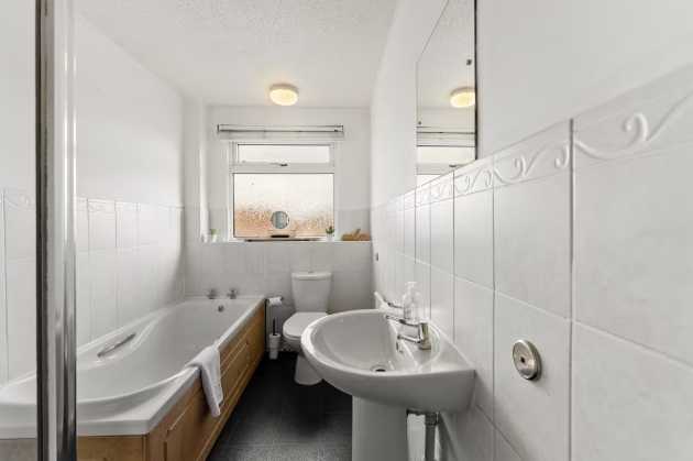 Woodleigh Gardens by Mia Partners in 115 Woodleigh Gardens, BS14 9JG - Property image 8 - VivreStays