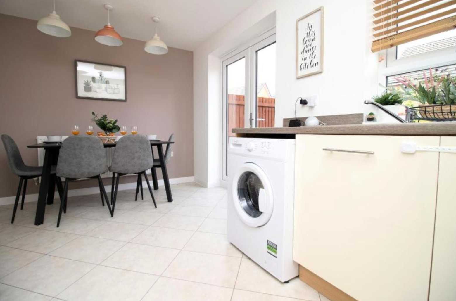 Ebbw House by Mia Partners in 25 De Haia Road, Newport, NP10 9NT, United Kingdom - Property image 7 - VivreStays