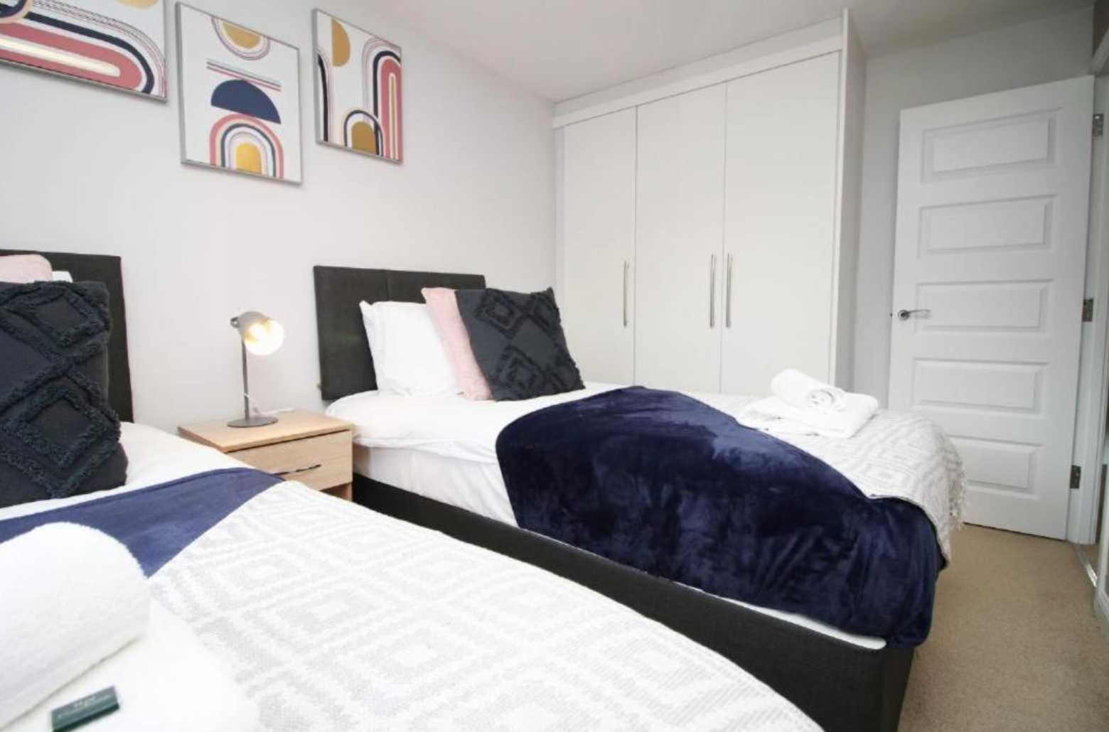 Ebbw House by Mia Partners in 25 De Haia Road, Newport, NP10 9NT, United Kingdom - Property image 9 - VivreStays