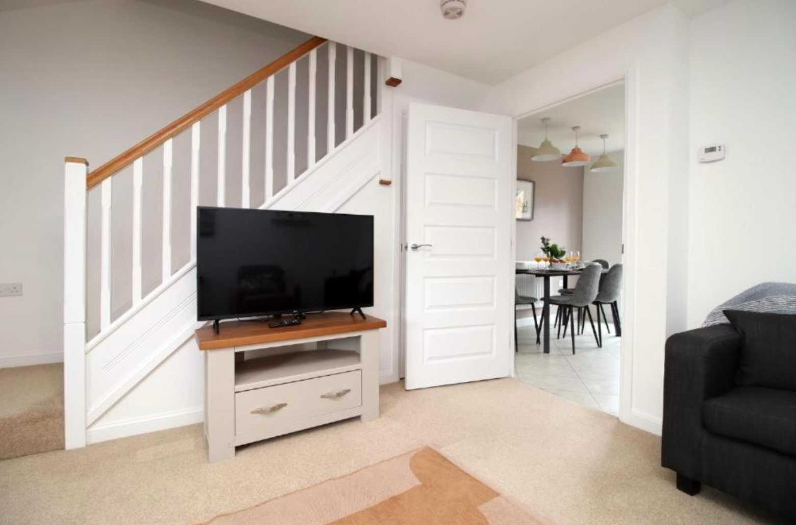 Ebbw House by Mia Partners in 25 De Haia Road, Newport, NP10 9NT, United Kingdom - Property image 10 - VivreStays