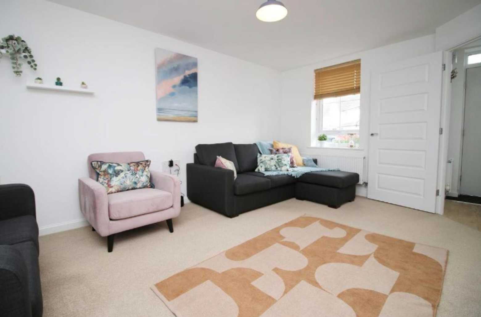 Ebbw House by Mia Partners in 25 De Haia Road, Newport, NP10 9NT, United Kingdom - Property image 12 - VivreStays