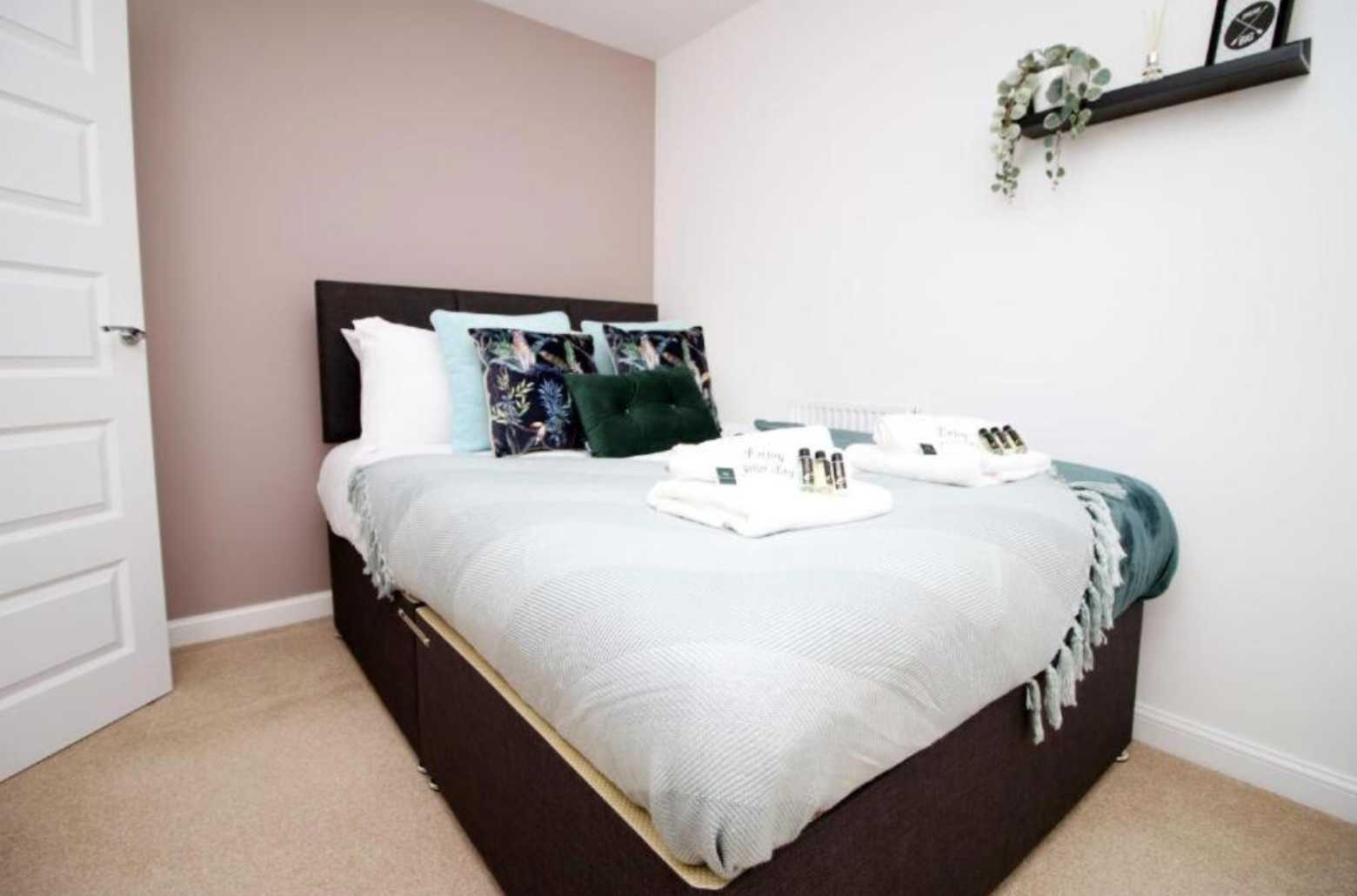 Ebbw House by Mia Partners in 25 De Haia Road, Newport, NP10 9NT, United Kingdom - Property image 18 - VivreStays