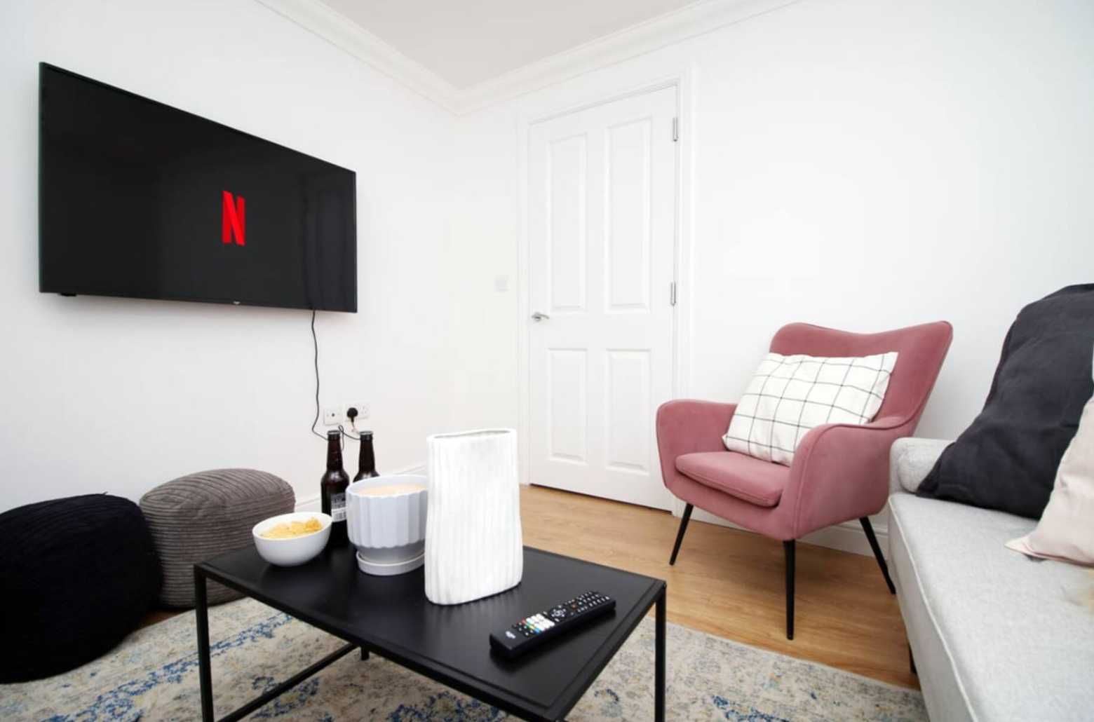 1 Alicia by Mia Partners in 1 Alicia Way, Newport, NP20 2FL, United Kingdom - Property image 2 - VivreStays