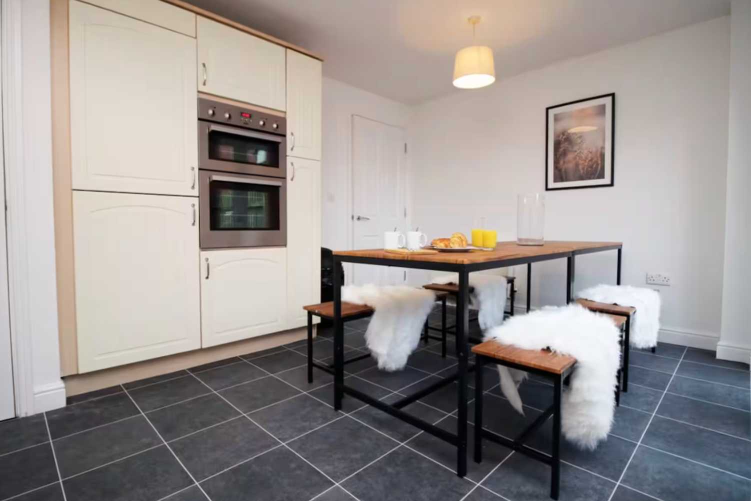 1 Alicia by Mia Partners in 1 Alicia Way, Newport, NP20 2FL, United Kingdom - Property image 6 - VivreStays