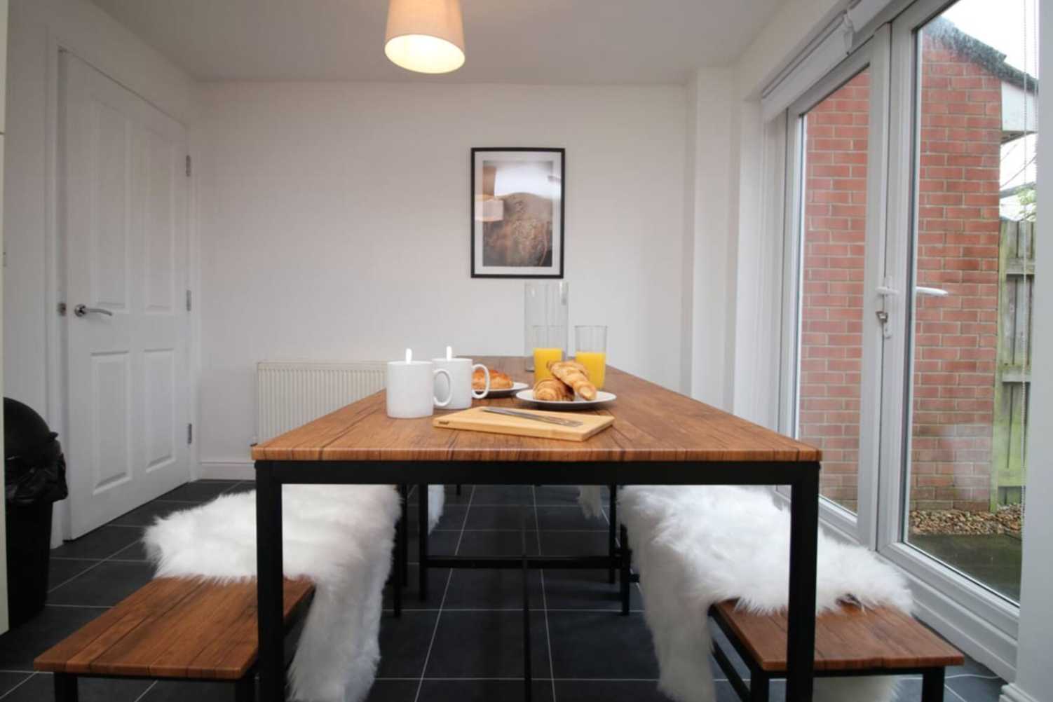 1 Alicia by Mia Partners in 1 Alicia Way, Newport, NP20 2FL, United Kingdom - Property image 7 - VivreStays