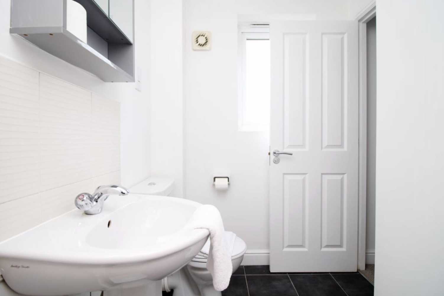 1 Alicia by Mia Partners in 1 Alicia Way, Newport, NP20 2FL, United Kingdom - Property image 16 - VivreStays