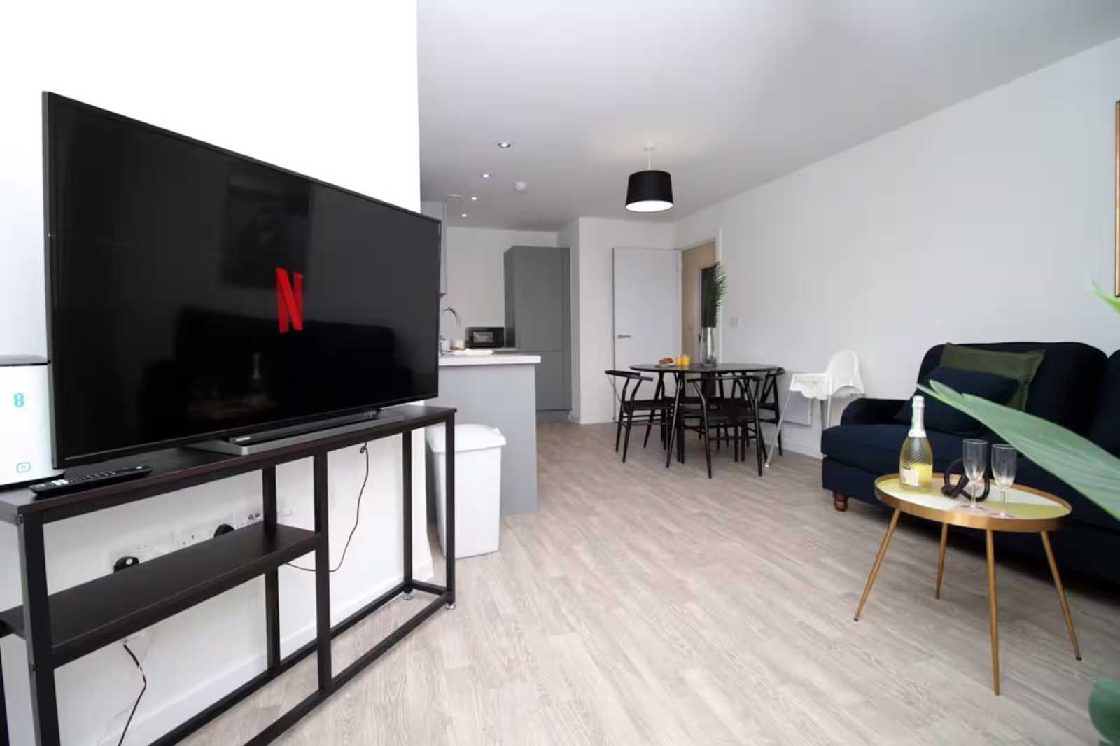 Flat 55 Waterside  Place by Mia Partners in TA1 4BT - Property image 2 - VivreStays