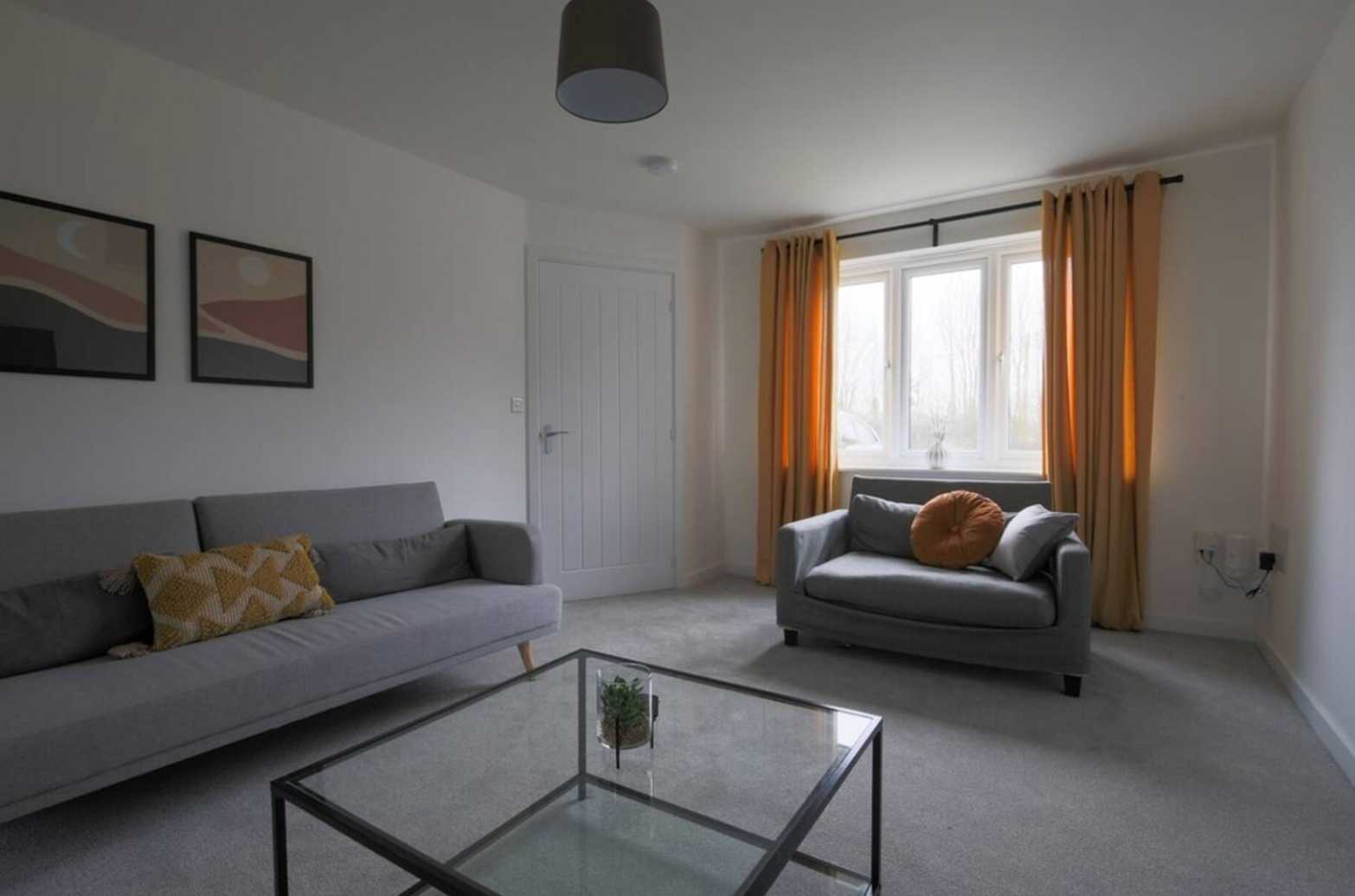 Rhodfa Hughes by Mia Partners in 25 Rhodfa Hughes, CF3 6YY - Property image 2 - VivreStays