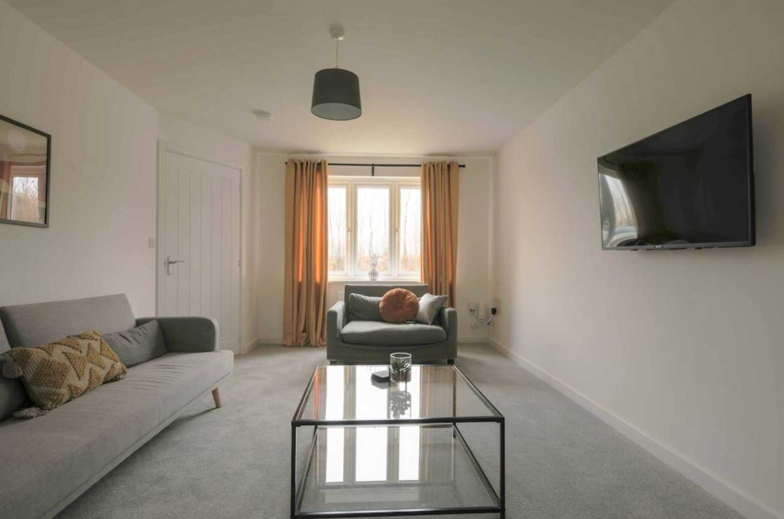 Rhodfa Hughes by Mia Partners in 25 Rhodfa Hughes, CF3 6YY - Property image 4 - VivreStays