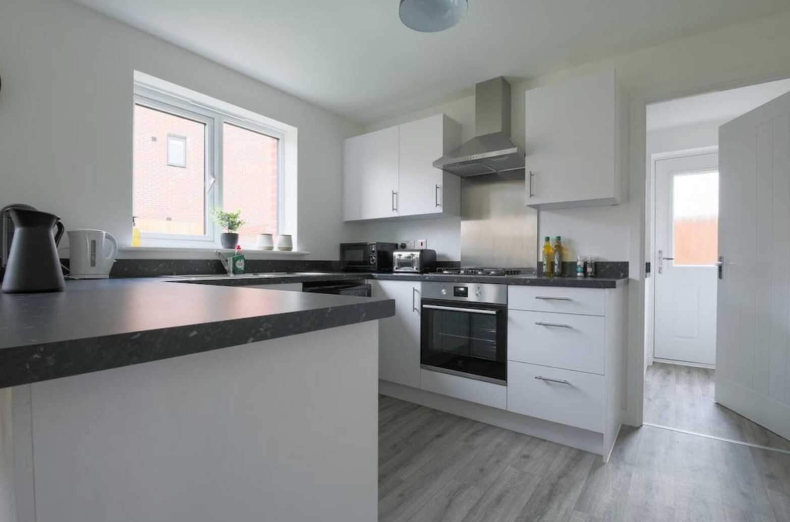 Rhodfa Hughes by Mia Partners in 25 Rhodfa Hughes, CF3 6YY - Property image 6 - VivreStays