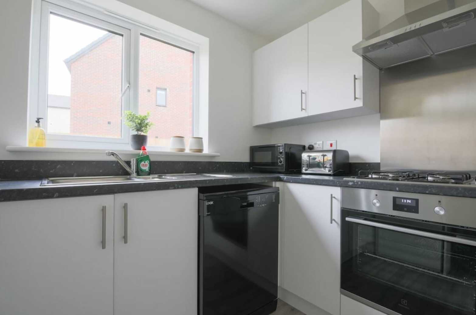 Rhodfa Hughes by Mia Partners in 25 Rhodfa Hughes, CF3 6YY - Property image 7 - VivreStays
