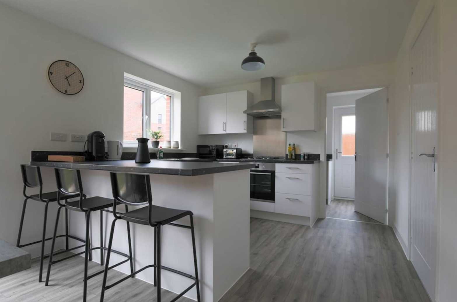 Rhodfa Hughes by Mia Partners in 25 Rhodfa Hughes, CF3 6YY - Property image 8 - VivreStays
