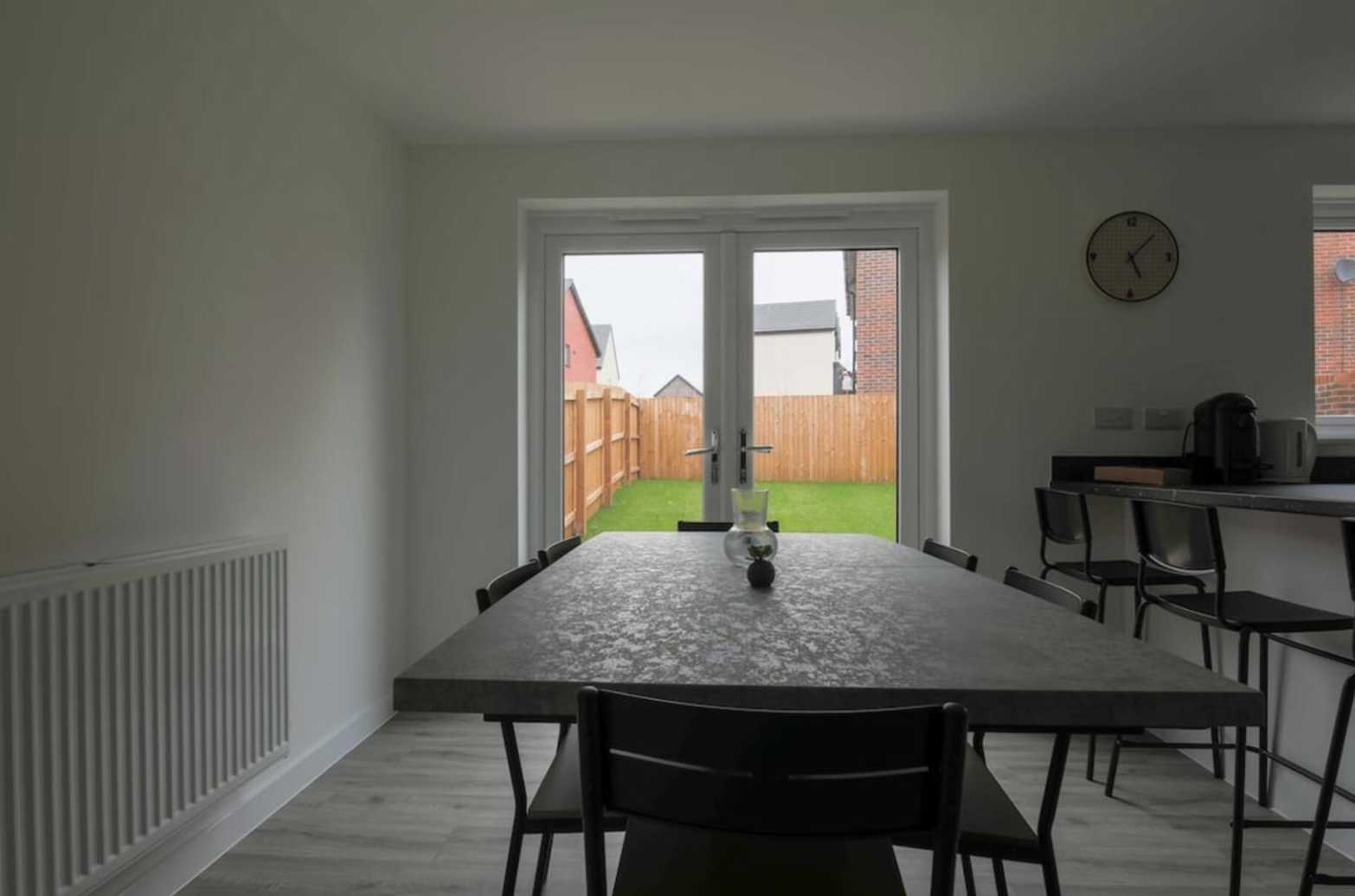 Rhodfa Hughes by Mia Partners in 25 Rhodfa Hughes, CF3 6YY - Property image 10 - VivreStays