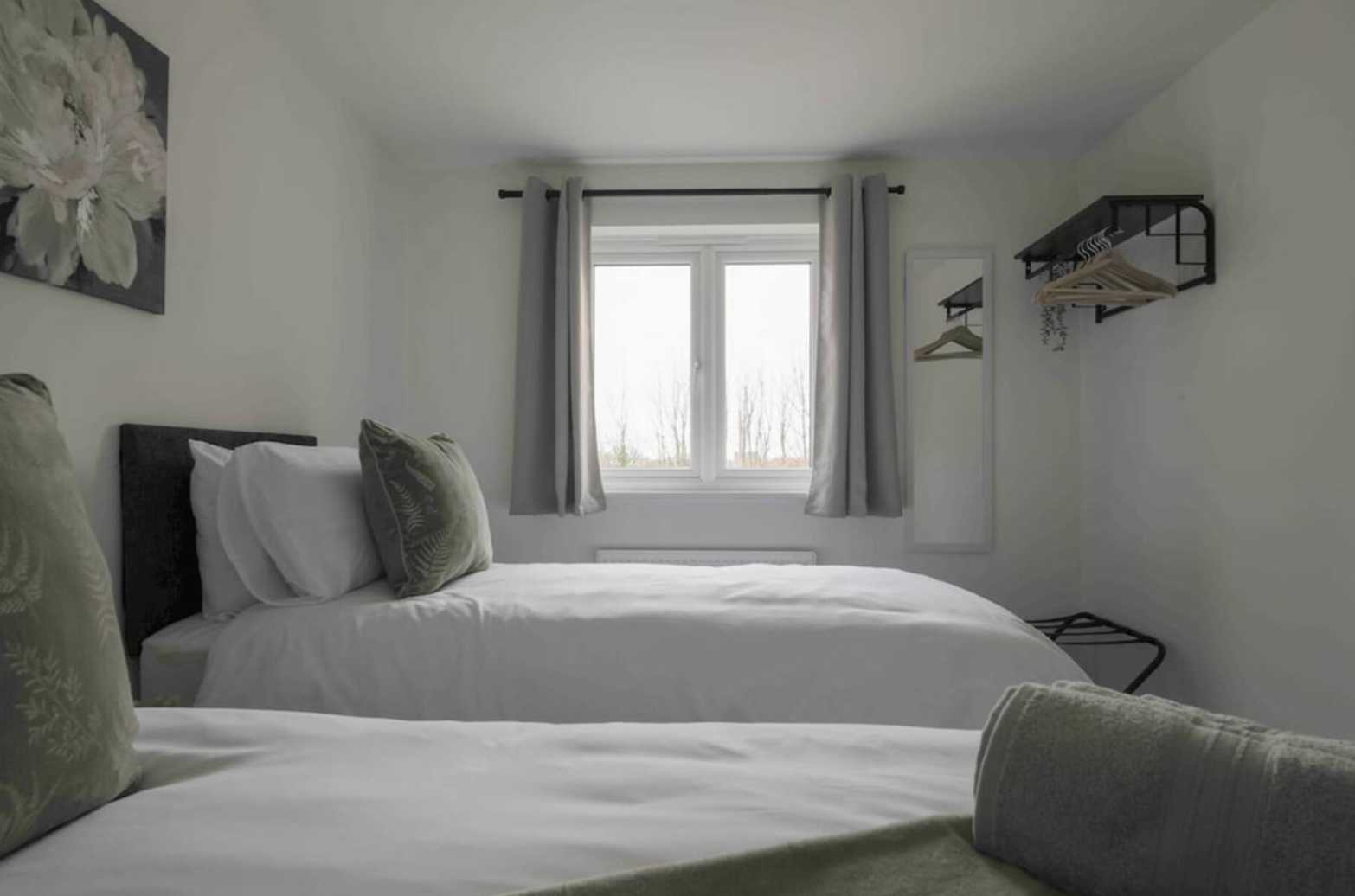 Rhodfa Hughes by Mia Partners in 25 Rhodfa Hughes, CF3 6YY - Property image 13 - VivreStays