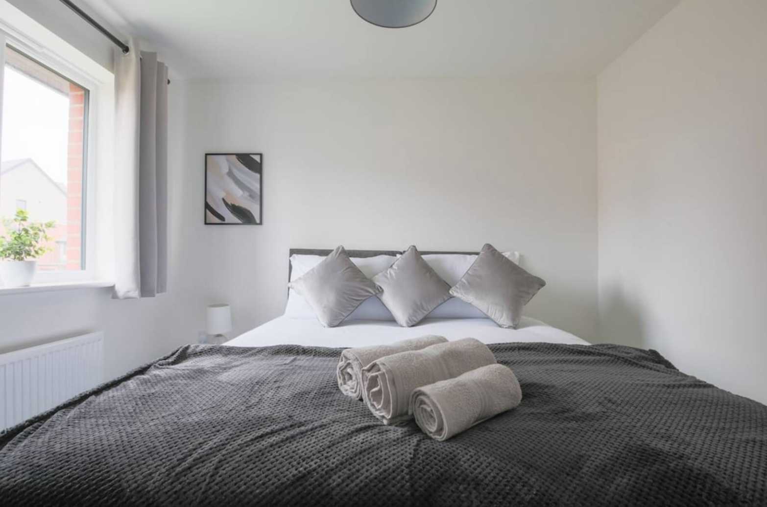 Rhodfa Hughes by Mia Partners in 25 Rhodfa Hughes, CF3 6YY - Property image 17 - VivreStays