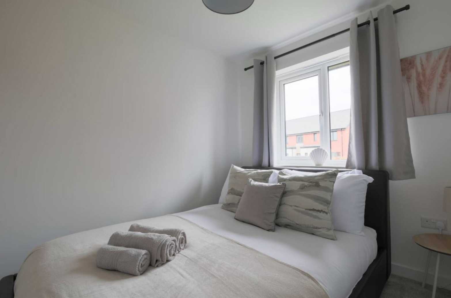 Rhodfa Hughes by Mia Partners in 25 Rhodfa Hughes, CF3 6YY - Property image 18 - VivreStays