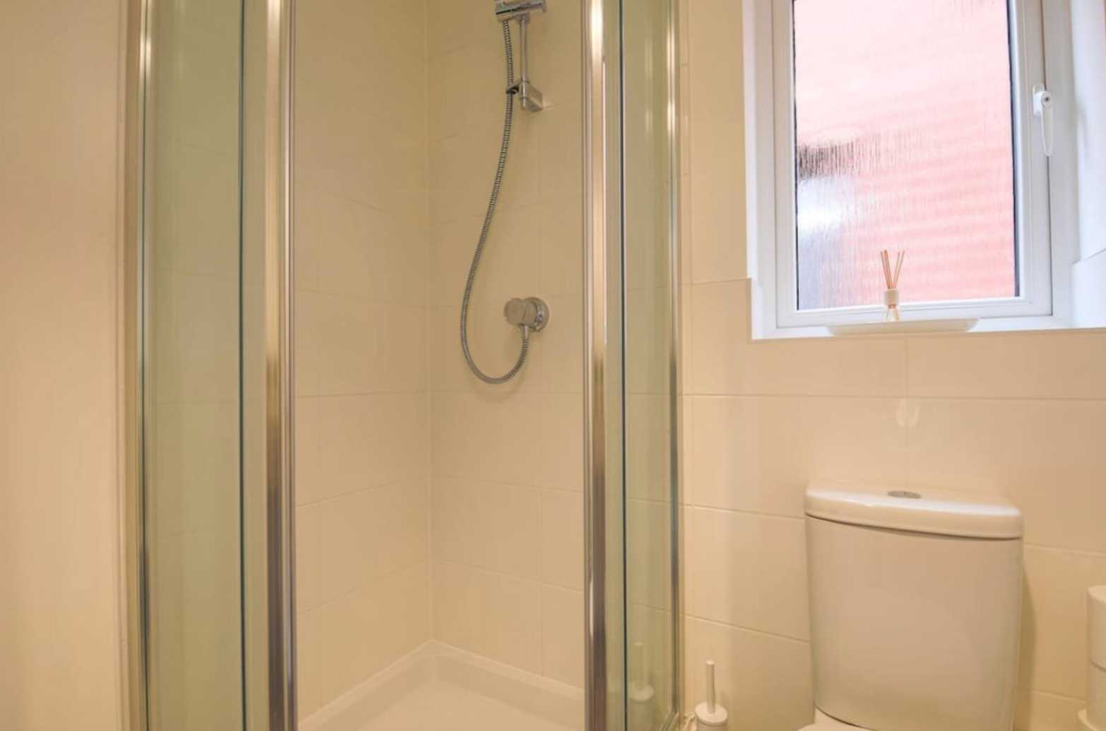 Rhodfa Hughes by Mia Partners in 25 Rhodfa Hughes, CF3 6YY - Property image 19 - VivreStays