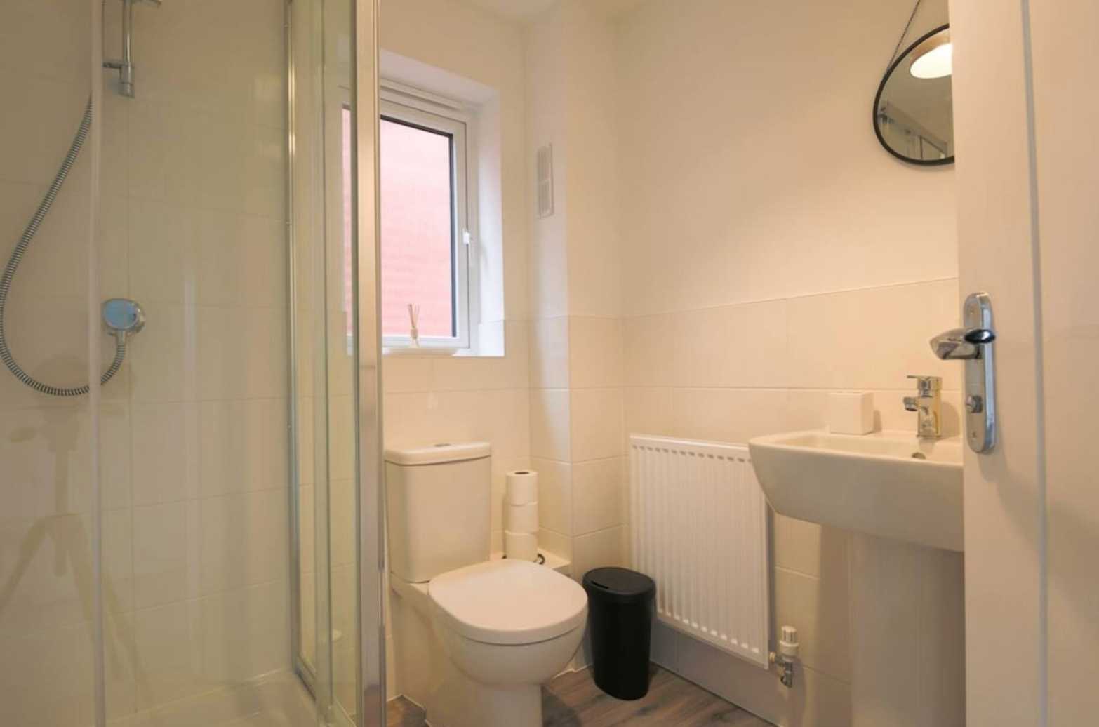 Rhodfa Hughes by Mia Partners in 25 Rhodfa Hughes, CF3 6YY - Property image 20 - VivreStays