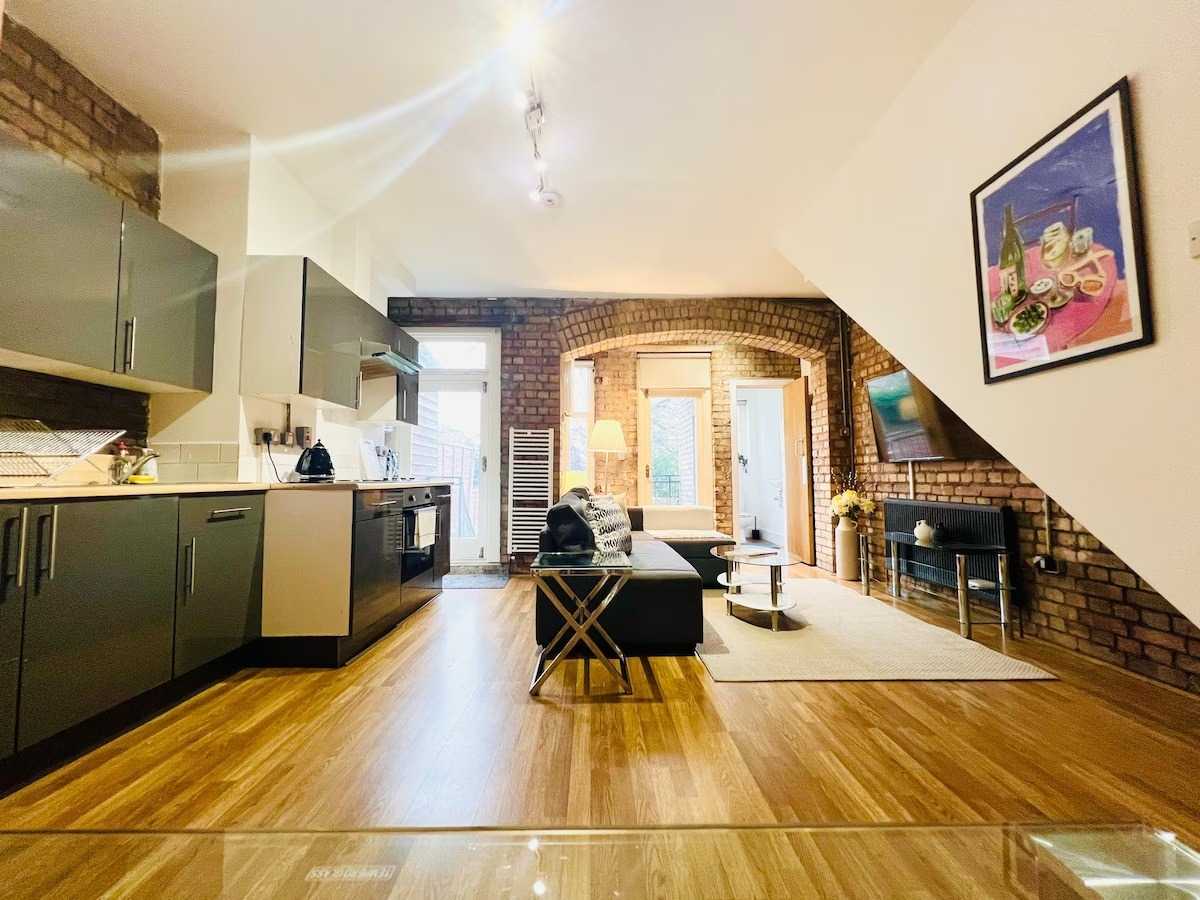2 bed, 1 bath | Ground floor Duplex | Archway Rd N6 serviced apartment - London - VivreStays