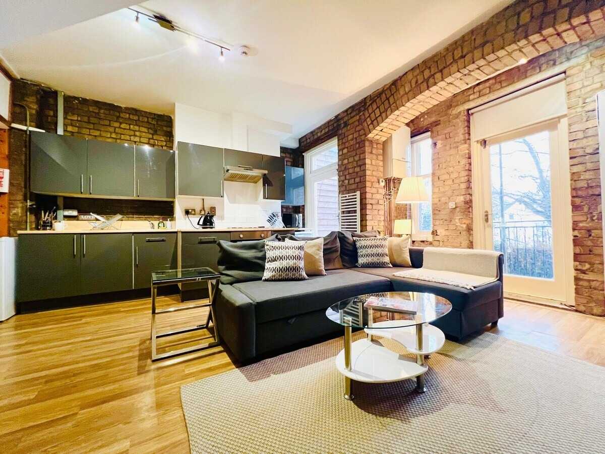2 bed, 1 bath | Ground floor Duplex | Archway Rd N6 in 250 Archway Road, Haringey, London, N6 5AX, United Kingdom - Property image 2 - VivreStays