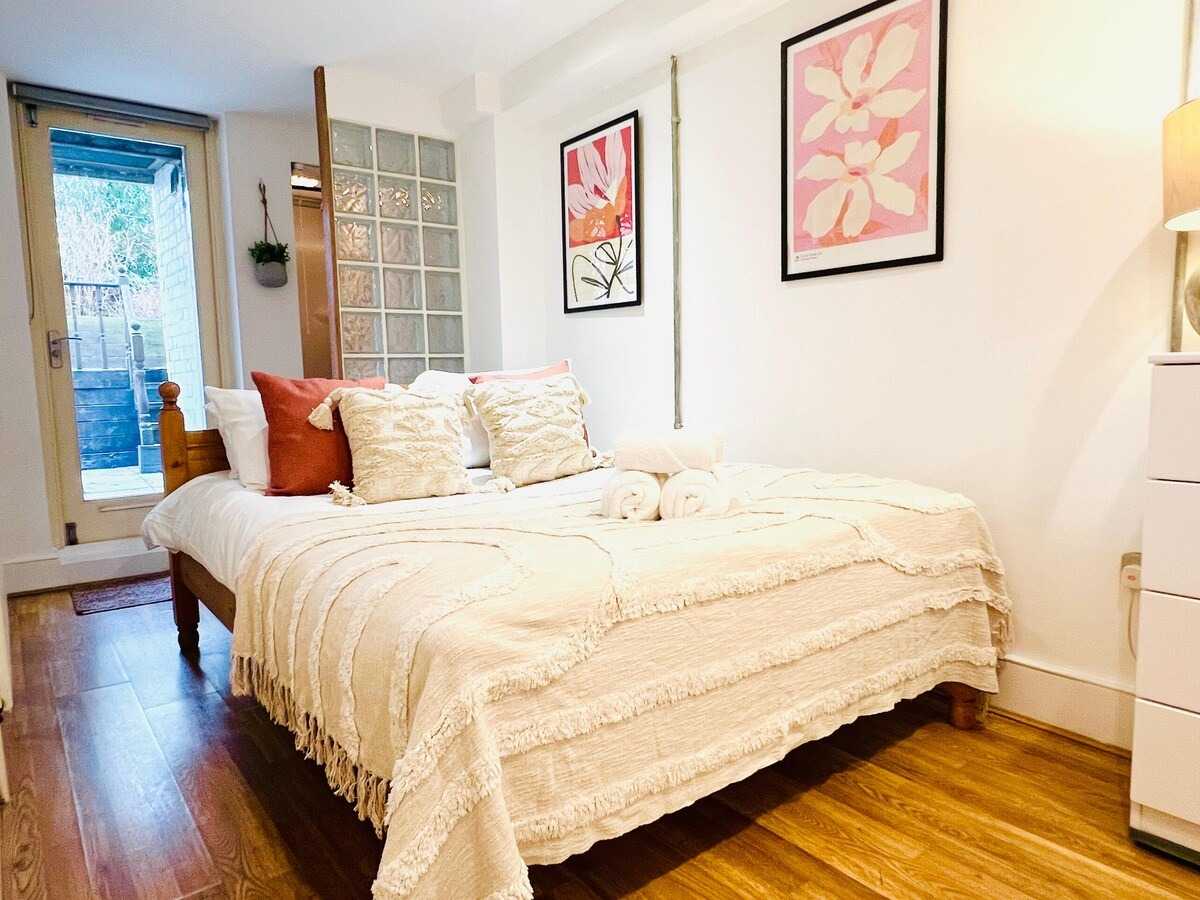 2 bed, 1 bath | Ground floor Duplex | Archway Rd N6 in 250 Archway Road, Haringey, London, N6 5AX, United Kingdom - Property image 8 - VivreStays