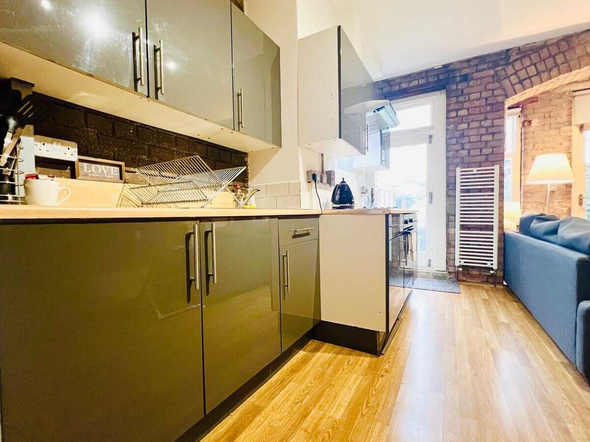 2 bed, 1 bath | Ground floor Duplex | Archway Rd N6 in 250 Archway Road, Haringey, London, N6 5AX, United Kingdom - Property image 6 - VivreStays