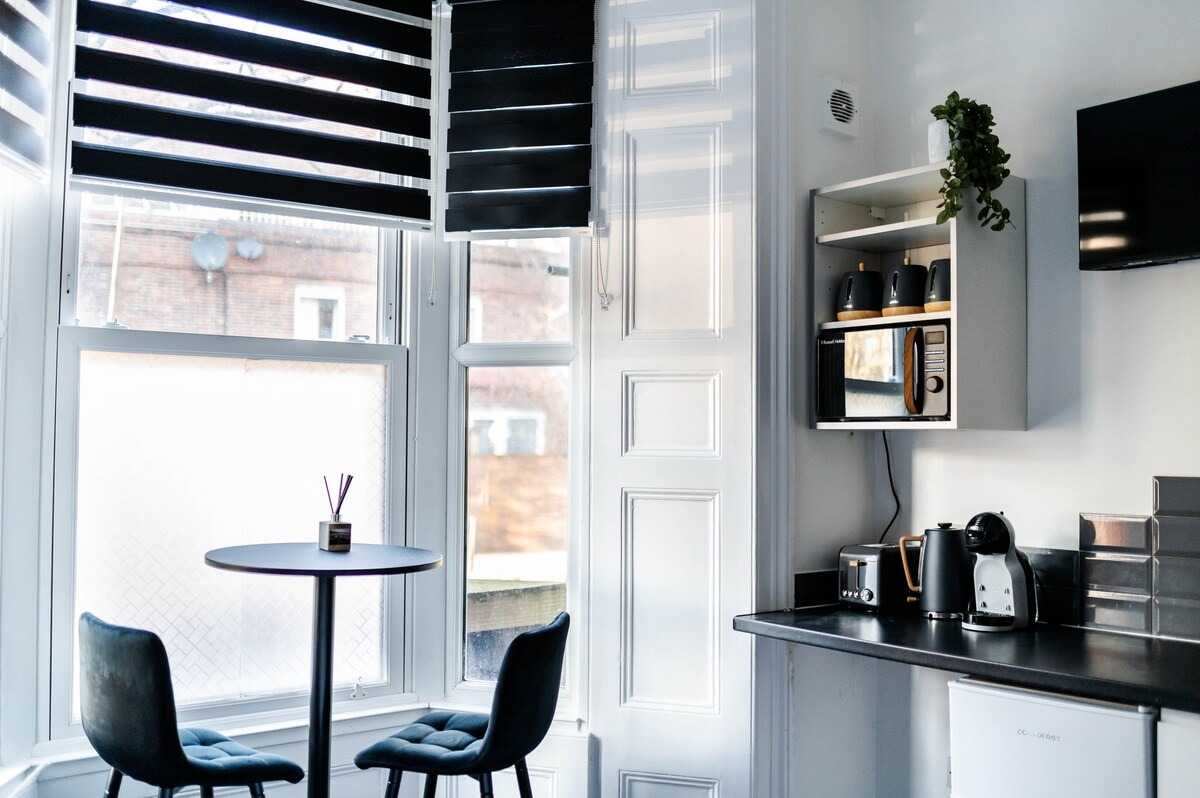 1 bed, 1 bath studio | GF | FREE on-street parking | Fairbridge Road N19 in N19 3HU, London, Greater London, England, United Kingdom - Property image 3 - VivreStays