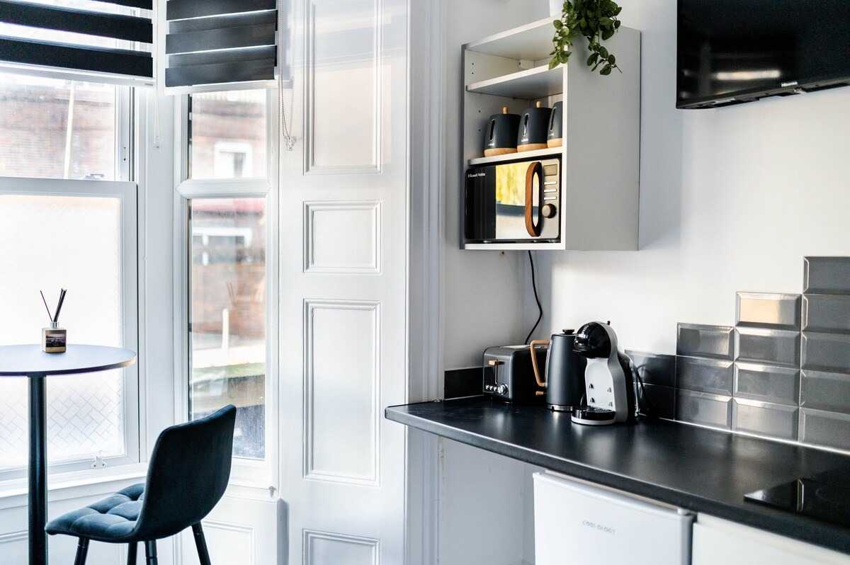 1 bed, 1 bath studio | GF | FREE on-street parking | Fairbridge Road N19 in N19 3HU, London, Greater London, England, United Kingdom - Property image 12 - VivreStays