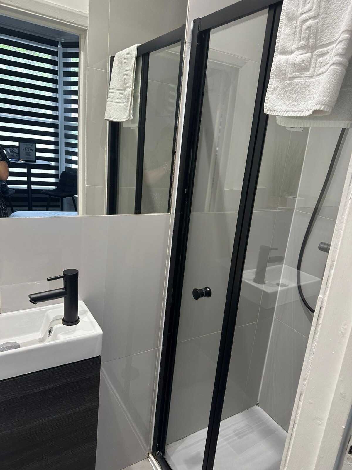 1 bed, 1 bath studio | GF | FREE on-street parking | Fairbridge Road N19 in N19 3HU, London, Greater London, England, United Kingdom - Property image 4 - VivreStays