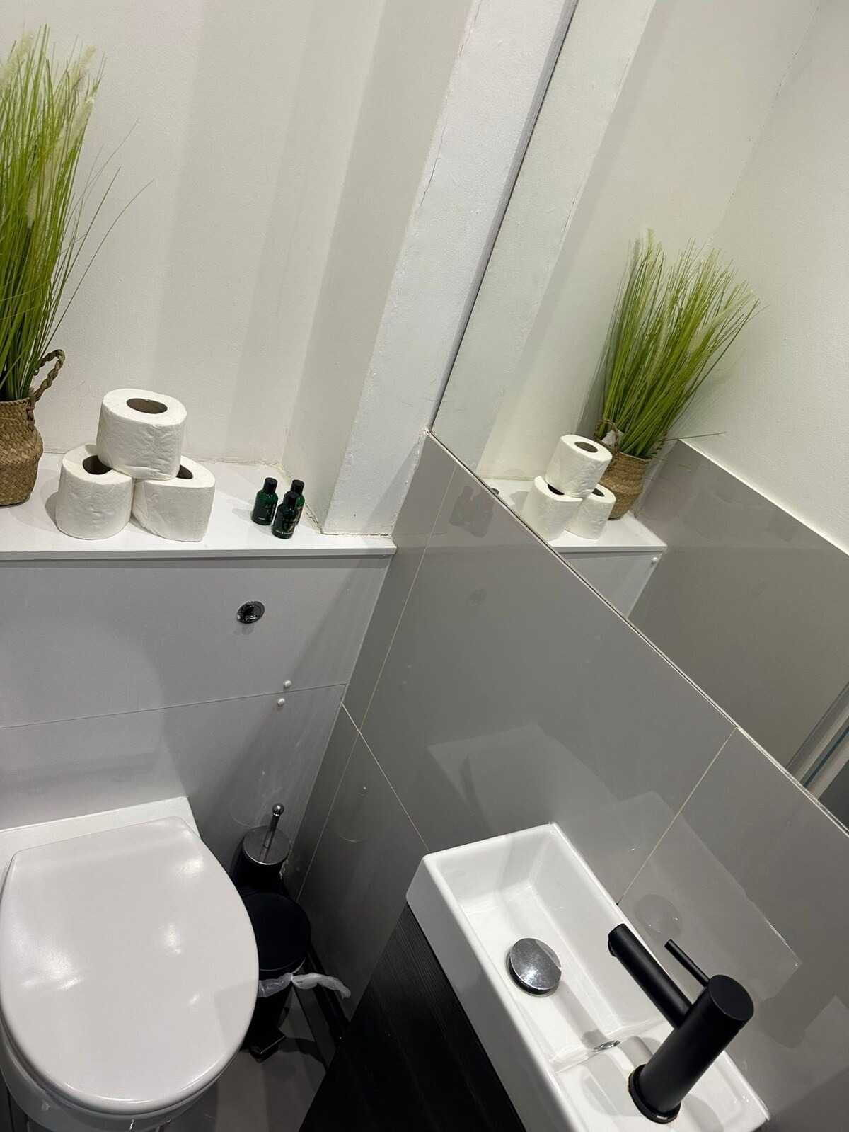 1 bed, 1 bath studio | GF | FREE on-street parking | Fairbridge Road N19 in N19 3HU, London, Greater London, England, United Kingdom - Property image 13 - VivreStays