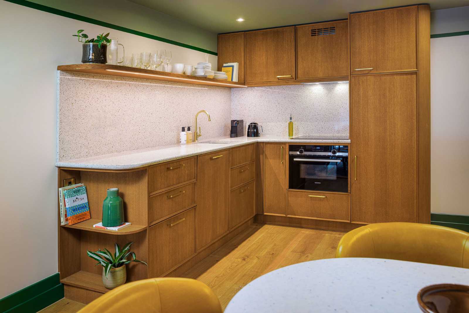 The July London Victoria - 2 Bedroom Apartment in 282 Vauxhall Bridge Road, Westminster, London, SW1V 1BB, United Kingdom - Property image 6 - VivreStays