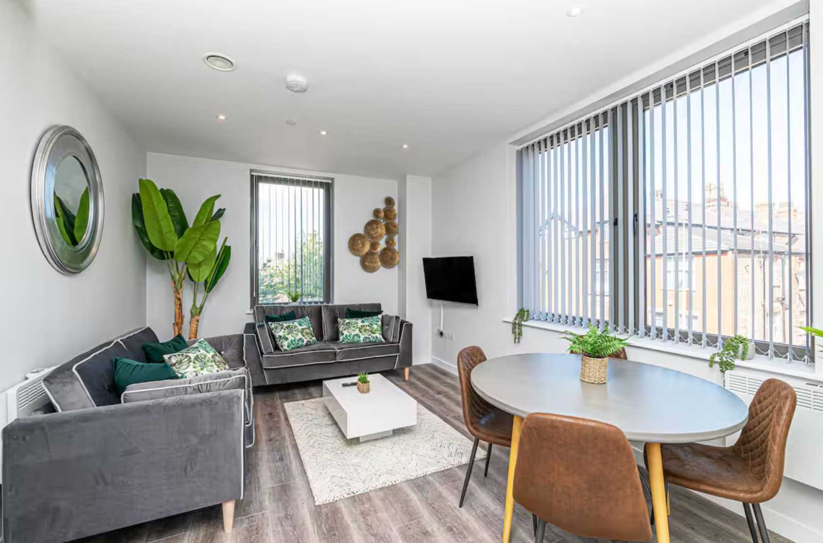 Flat 1, Swiss Life House by Mia Partners serviced apartment - Liverpool - VivreStays