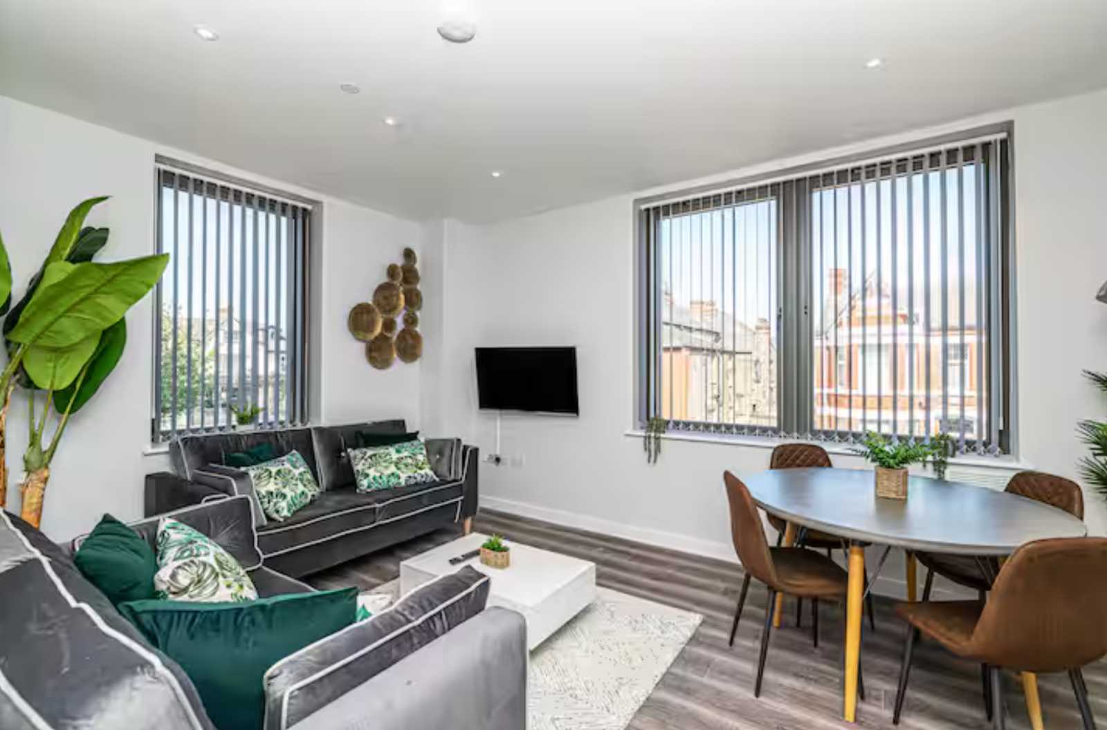 Flat 1, Swiss Life House by Mia Partners in 16 Crosby Road North, Waterloo, Liverpool, L22 0AD, United Kingdom - Property image 2 - VivreStays