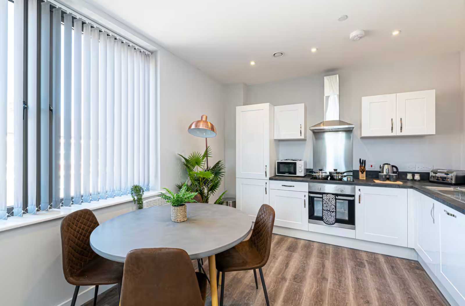 Flat 1, Swiss Life House by Mia Partners in 16 Crosby Road North, Waterloo, Liverpool, L22 0AD, United Kingdom - Property image 4 - VivreStays