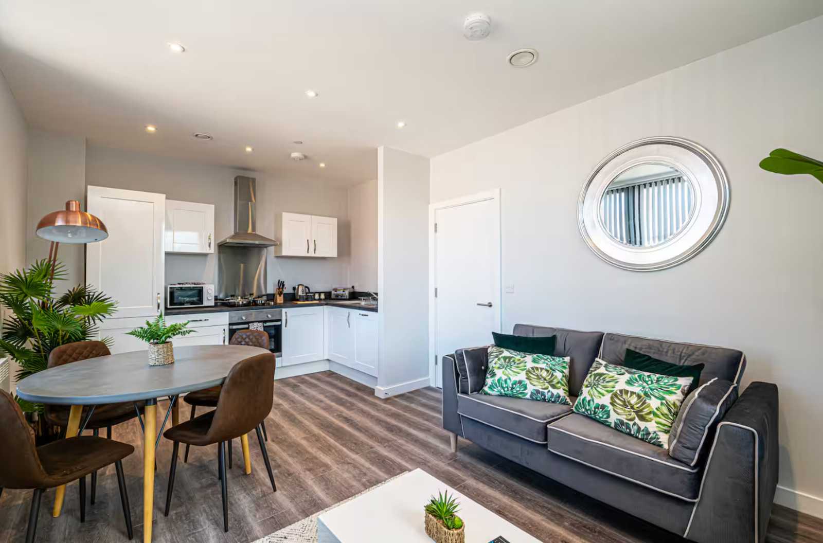 Flat 1, Swiss Life House by Mia Partners in 16 Crosby Road North, Waterloo, Liverpool, L22 0AD, United Kingdom - Property image 5 - VivreStays