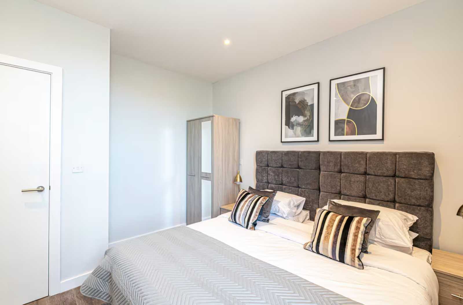 Flat 1, Swiss Life House by Mia Partners in 16 Crosby Road North, Waterloo, Liverpool, L22 0AD, United Kingdom - Property image 9 - VivreStays