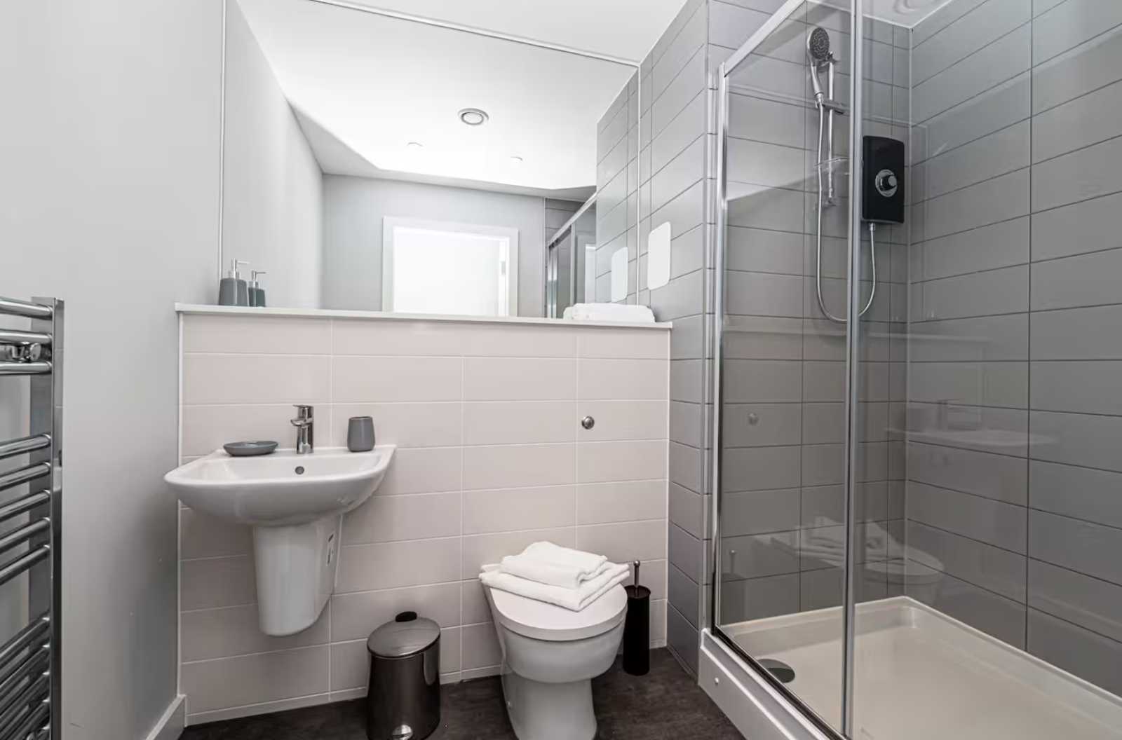 Flat 1, Swiss Life House by Mia Partners in 16 Crosby Road North, Waterloo, Liverpool, L22 0AD, United Kingdom - Property image 10 - VivreStays