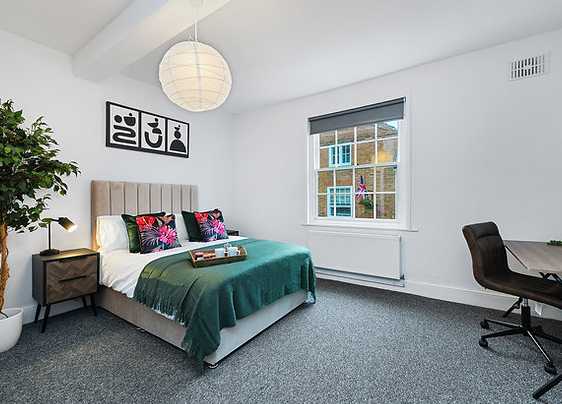 View Queen Street by Mia Partners in 11 Queen Street, NG25 0AA Queen Street by Mia Partners in 11 Queen Street, NG25 0AA - Property image 3 - VivreStays