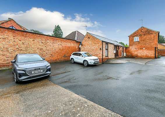 View Queen Street by Mia Partners in 11 Queen Street, NG25 0AA Queen Street by Mia Partners in 11 Queen Street, NG25 0AA - Property image 7 - VivreStays