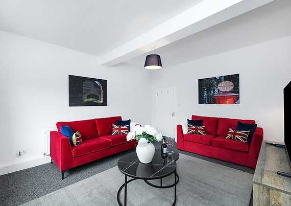 View Queen Street by Mia Partners in 11 Queen Street, NG25 0AA Queen Street by Mia Partners in 11 Queen Street, NG25 0AA - Property image 5 - VivreStays