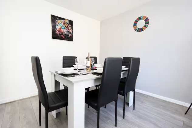 1 Bethel Place by Mia Partners in 1 Bethel Place, CF44 9PD - Property image 4 - VivreStays