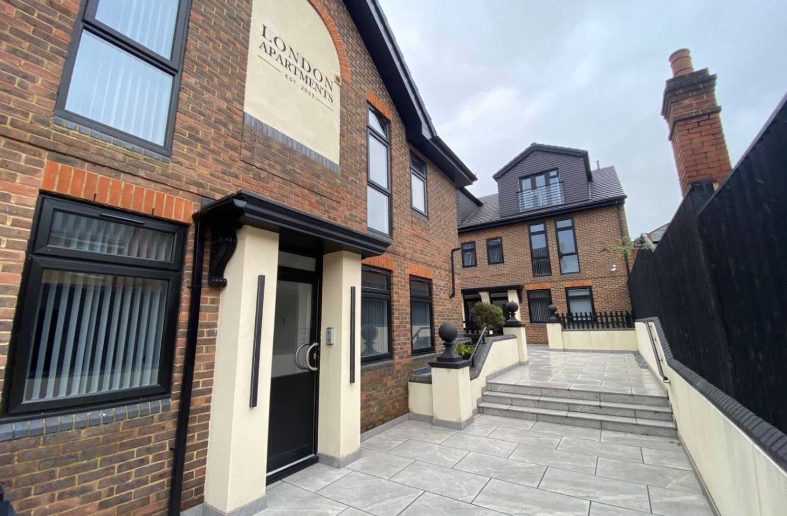 View Temple End Two-Bed by Mia Partners in 10 Temple End, HP13 5DN Temple End Two-Bed by Mia Partners in 10 Temple End, HP13 5DN - Property image 11 - VivreStays