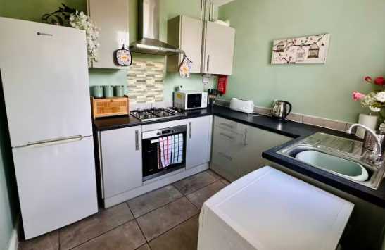 143 Bloxwich Road North by Mia Partners in 143 Bloxwich Road North, WV12 5PX - Property image 5 - VivreStays