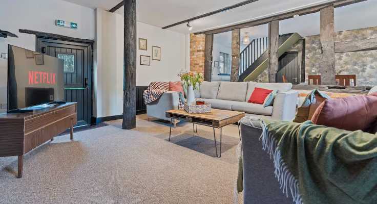 The Cottage, Uttoxeter Road by Mia Partners in WS15 3HY - Property image 5 - VivreStays