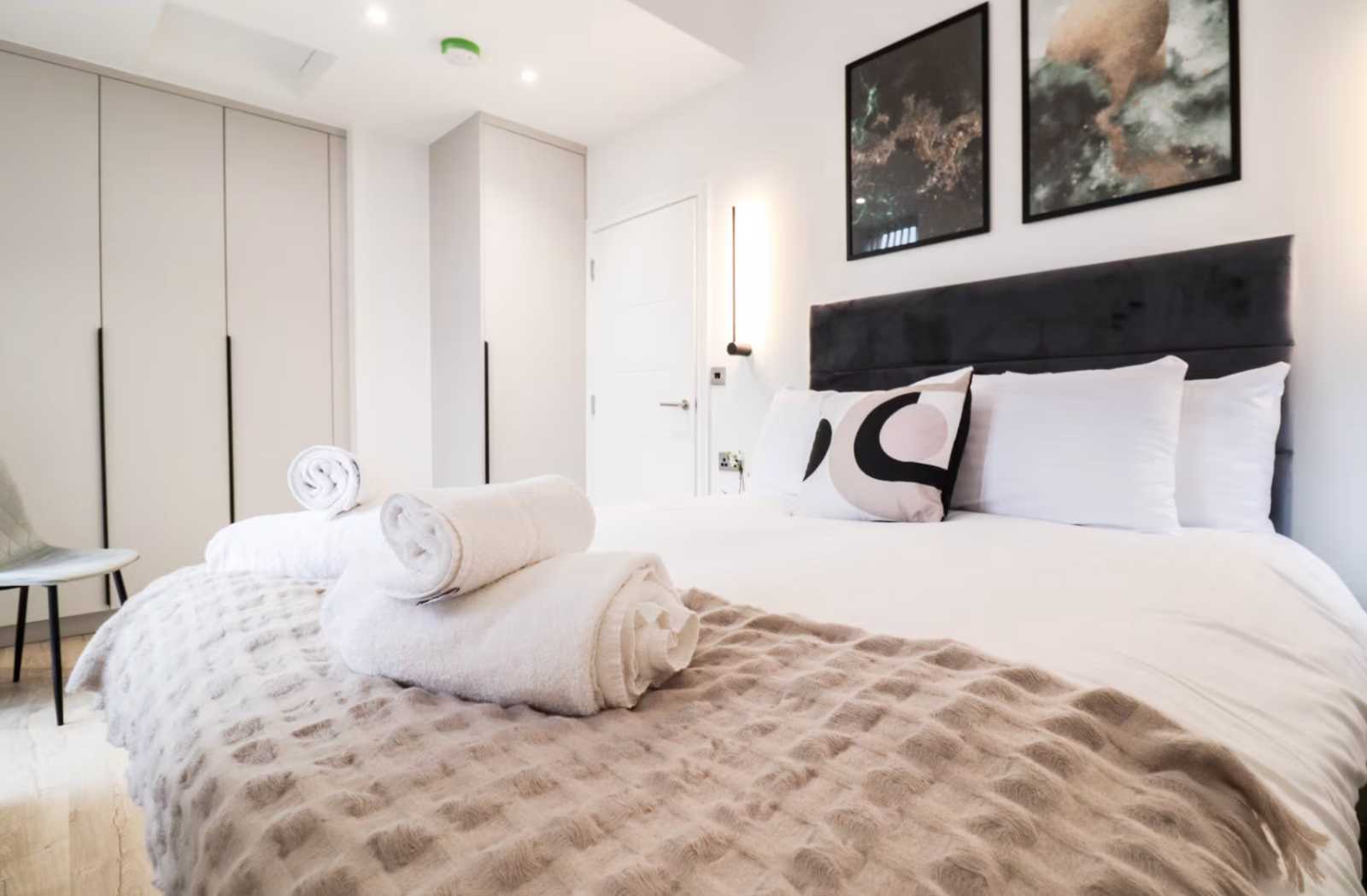 View Temple End One-Bed by Mia Partners in 10 Temple End, HP13 5DN Temple End One-Bed by Mia Partners in 10 Temple End, HP13 5DN - Property image 10 - VivreStays