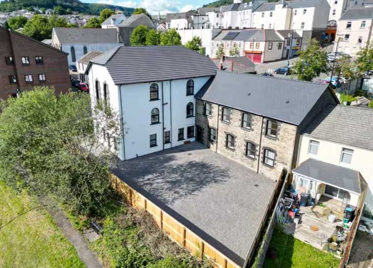 Kings Street Three Bed by Mia Partners in NP13 1DF - Property image 16 - VivreStays