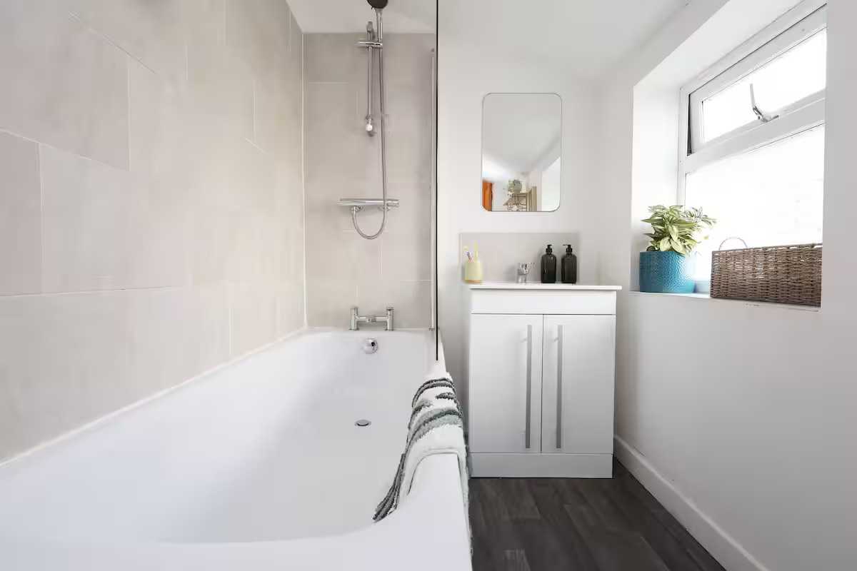 View 37 Spring Gardens Place by Mia Partners in 37 Spring Gardens Place, CF24 1QY 37 Spring Gardens Place by Mia Partners in 37 Spring Gardens Place, CF24 1QY - Property image 2 - VivreStays