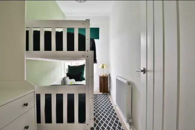 Salop Street by Mia Partners in 12 Salop Street, CF83 1FX - Property image 3 - VivreStays